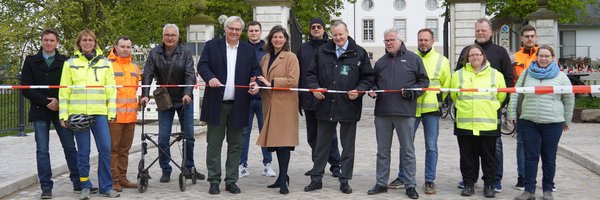 Eröffnung Ersatzneubau Schlossbrücke Süd am 24.04.24: Vertretende der Stadt Schleswig, Stiftung Schleswig-Holsteinische Landesmuseen Schloss Gottorf, Firmen Merke, Pohl, Trebes, Fr. Holst, AK Radverkehr und Friedrichsberger Bürgerverein
