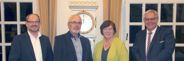 Bild zeigt : v. l. n. r: Oberst a.D. Harry Preetz (Leiter der Sektion Rendsburg, Gesellschaft für Sicherheitspolitik e.V.), Dr. Ingmar Soll (Vorsitzender Arbeitskreis Reserveoffiziere Eckernförde), Dr. Sabine Sütterlin-Waack (Ministerin für Inneres, Kommunales, Wohnen und Sport des Landes Schleswig-Holstein), Stephan Dose (Bürgermeister Stadt Schleswig)