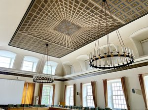 Spiegeldecke im Ständesaal des Schleswiger Rathauses