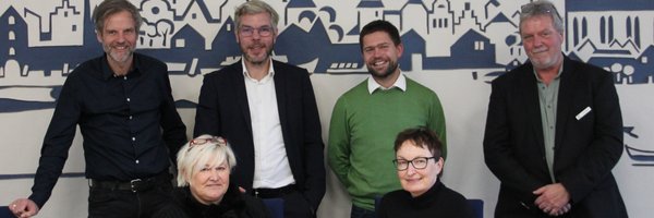 Bild zeigt Max Triphaus (Ostseefjord Schlei GmbH), Dr. Julia Pfannkuch (Fachbereichsleitung Bildung, Kultur und Ordnung), Ralf Trimborn (Inspektour Tourismus- und Regionalentwicklung), Mathias Heintz, Svenja Linscheidt (beide AktivRegion Schlei Ostsee) und Werner Strauß anlässlich der Präsentation Regionale Tagesgästebefragung und touristische Wertschöpfungsanlayse für Schleswig und die Region Ostseefjord Schlei.