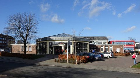 Dannewerkschule Dannewerkschule mit Mensa von außen