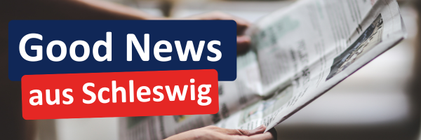 Teaser mit den den Worten Good News und Schleswig im blauen und roten Balken, im Hintergrund ist eine Zeitung zu sehen